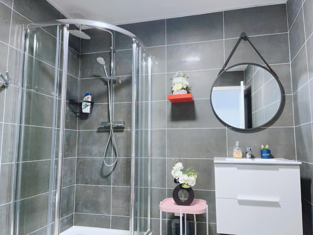 Apt 67M2 Hyper Centre: 2 Chambres, Cuisine Tv Wifi Fontenay-le-Comte Luaran gambar