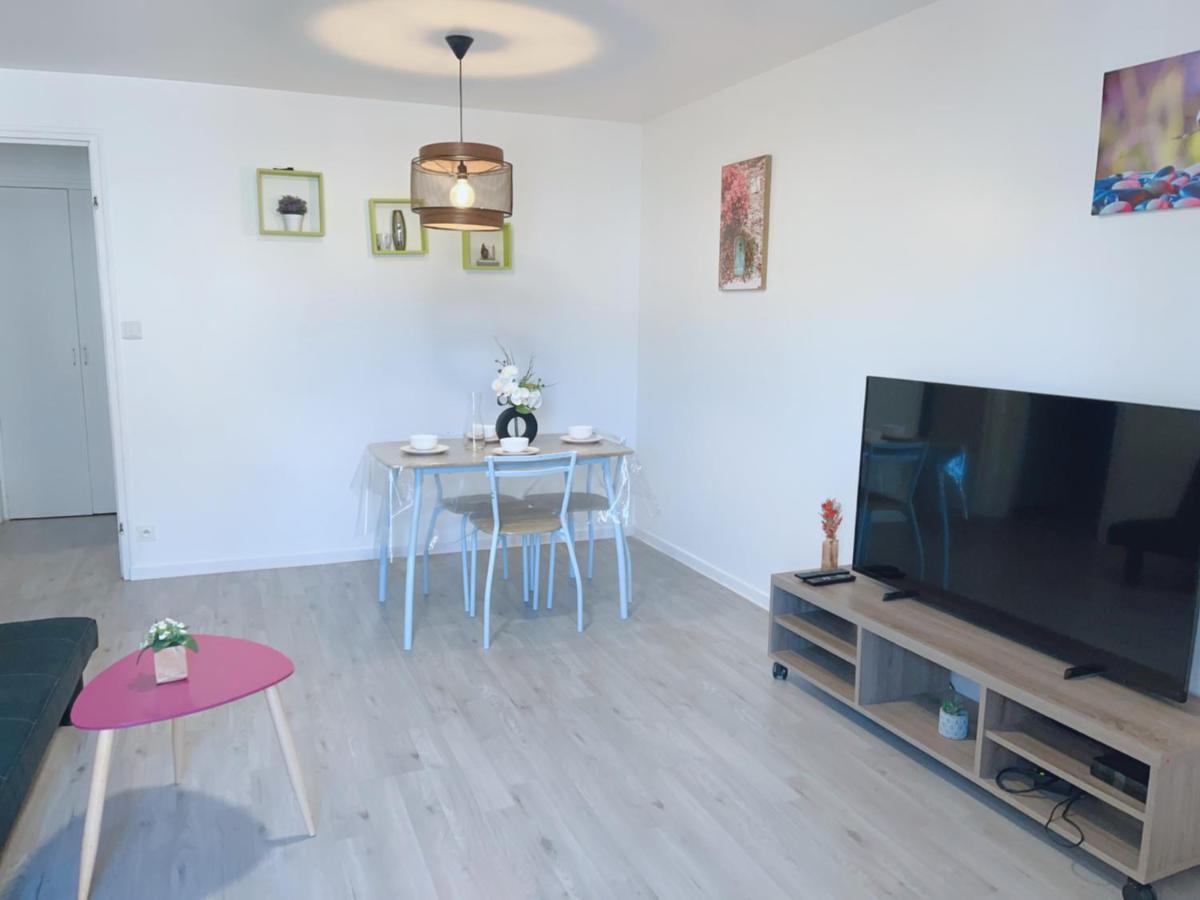 Apt 67M2 Hyper Centre: 2 Chambres, Cuisine Tv Wifi Fontenay-le-Comte Luaran gambar
